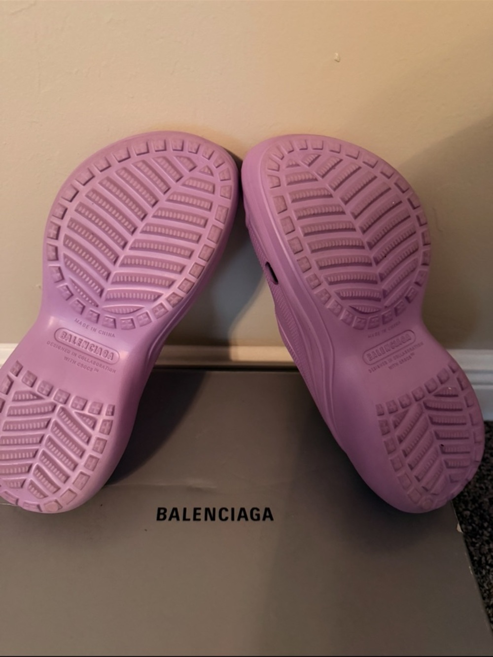 Balenciaga Lavender Slip-On Pool Slides - Picture 4 of 6